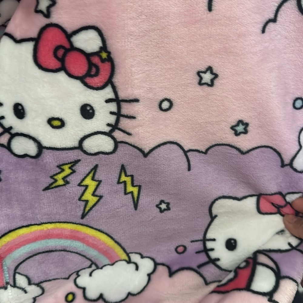NEW VIRAL HELLO KITTY RAINBOW THROW